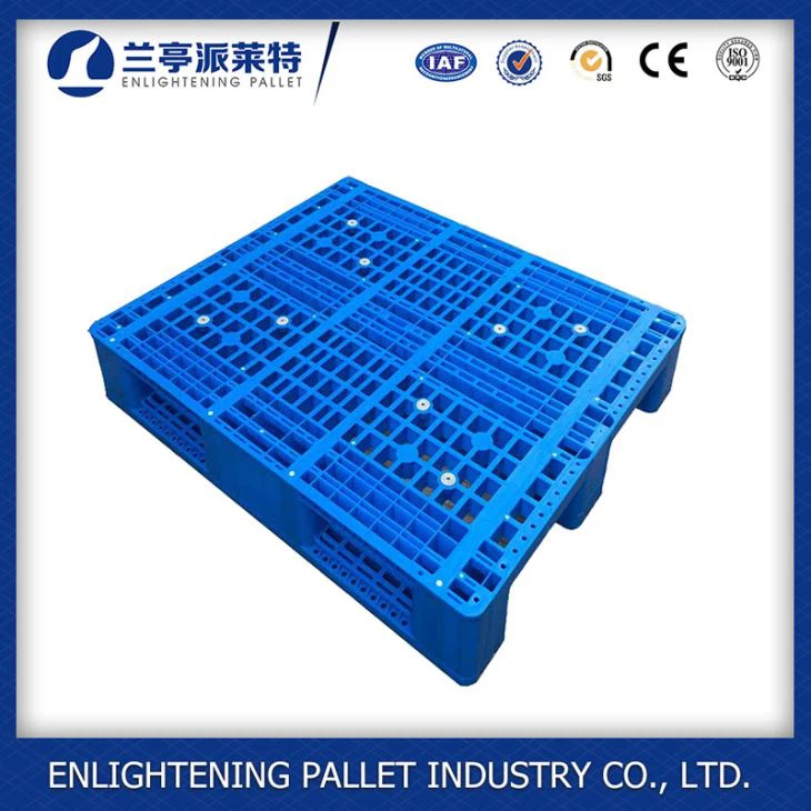 Plastic Pallet with 3 Runners in Bottom, Open Deck